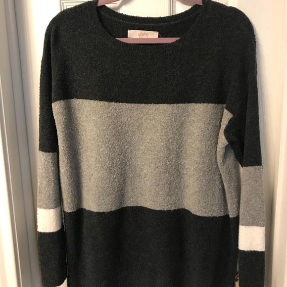 SOLDAnn Taylor Loft- Super soft and casual sweater - Picture 1 of 3